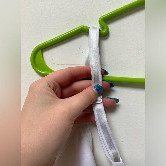 Warner’s Bra - Picture 2 of 6